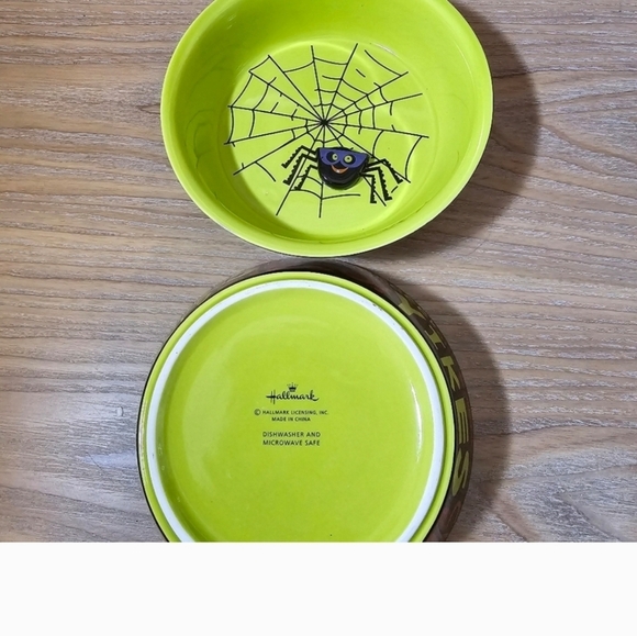 Hallmark scary spider Halloween 2 bowls  euc - Picture 5 of 6